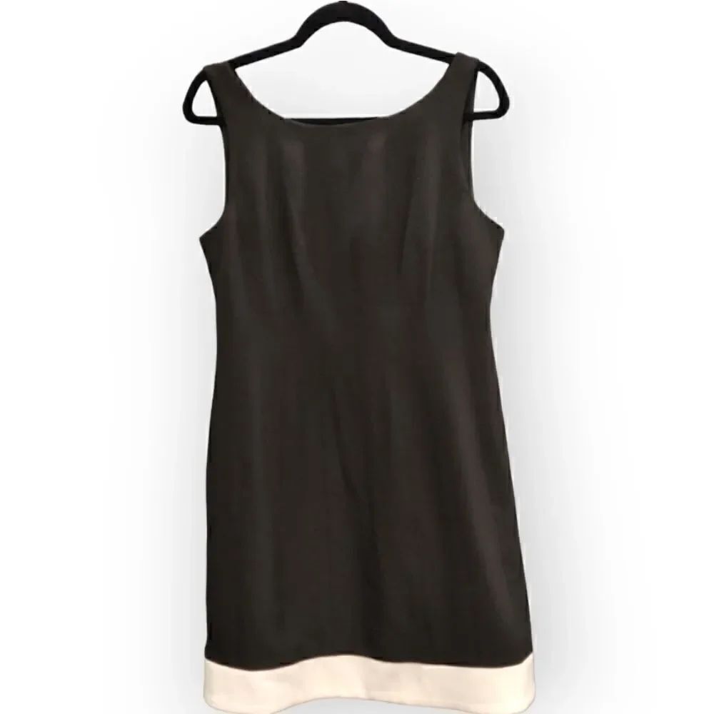Vince Camuto black and white v-back sleeveless a-line dress Size 10